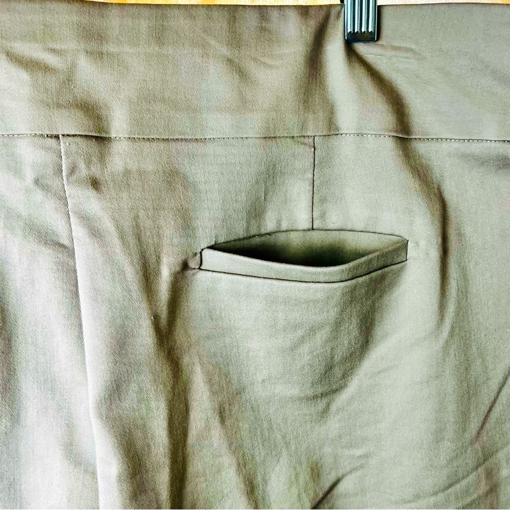 Croft & Barrow The Effortless Stretch Pants Khaki Boot Cut Mid Rise Petite 22W - Picture 4 of 16